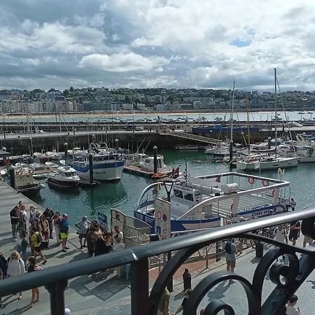 Con Vistas En El Puerto De Donostia San Sebastián