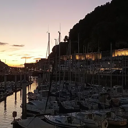 Con Vistas En El Puerto De Donostia San Sebastián