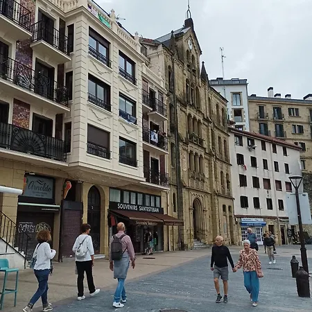 Con Vistas En El Puerto De Donostia סן סבסטיאן