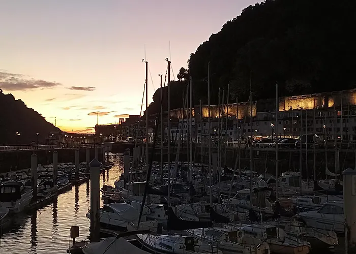 Con Vistas En El Puerto De Donostia 圣塞瓦斯蒂安