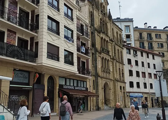 Con Vistas En El Puerto De Donostia 圣塞瓦斯蒂安