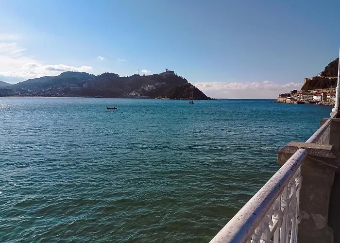 Con Vistas En El Puerto De Donostia San Sebastián