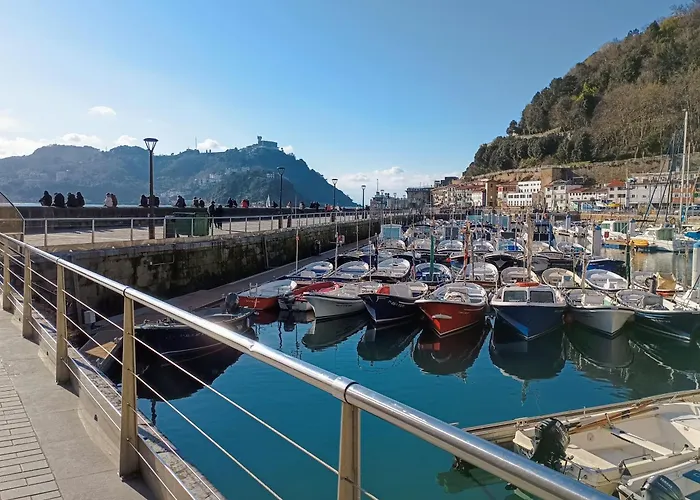 Con Vistas En El Puerto De Donostia Apartment